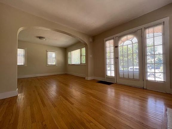 5th image of 1007 E Elm Ave