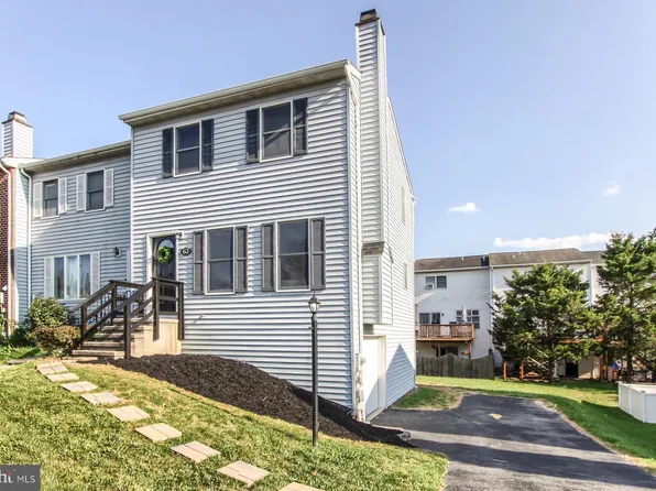 63 Persian Lilac Dr, Etters, PA 17319