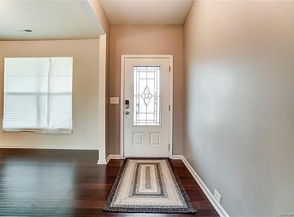 3rd image of 120 Tasman Dr
