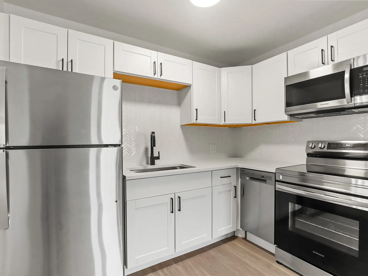 816 N. Cherry St — Photo 3