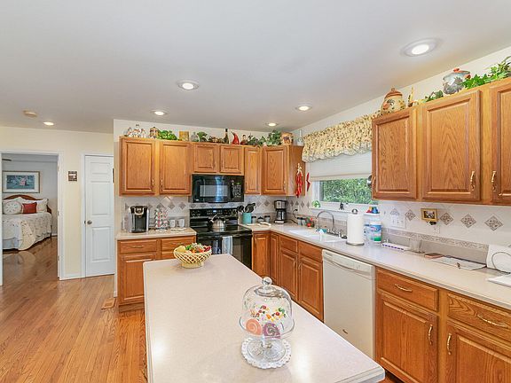 3rd image of 8503 Woodcreek Dr
