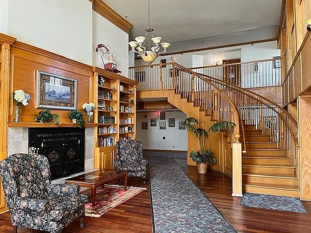 Building entry foyer with library