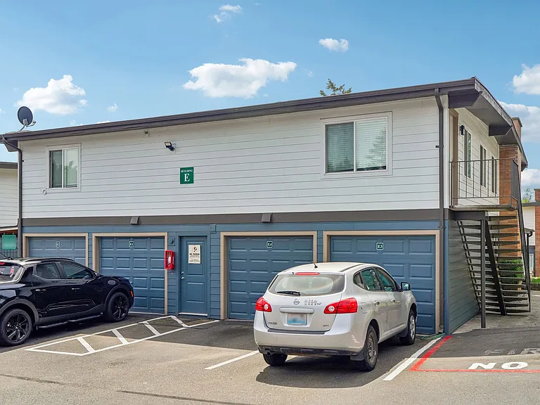 Sunset East Apartments — Photo 46