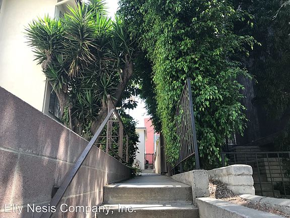 4th image of 1220 S Barrington Ave APT 6