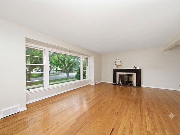 5th image of 11659 S Maplewood Ave