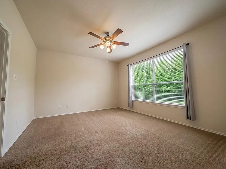 21344 Thurston Crossing Dr — Photo 7