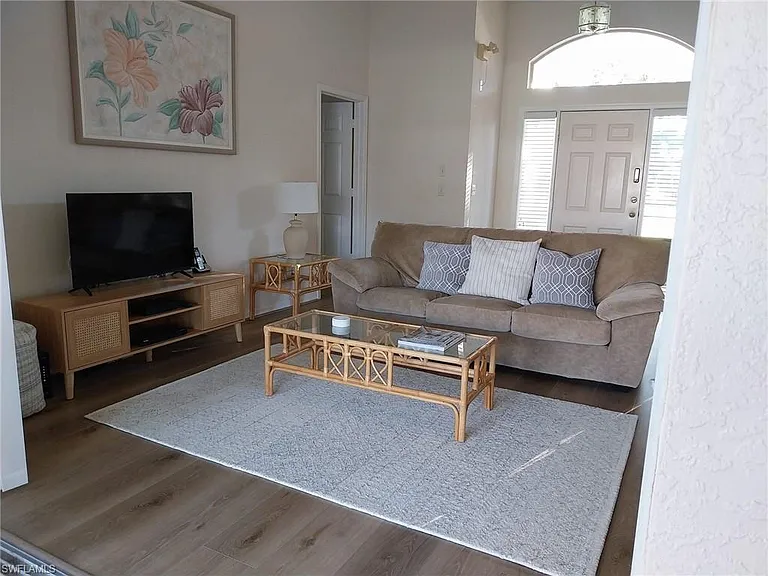 449 Dundee Ct — Photo 6