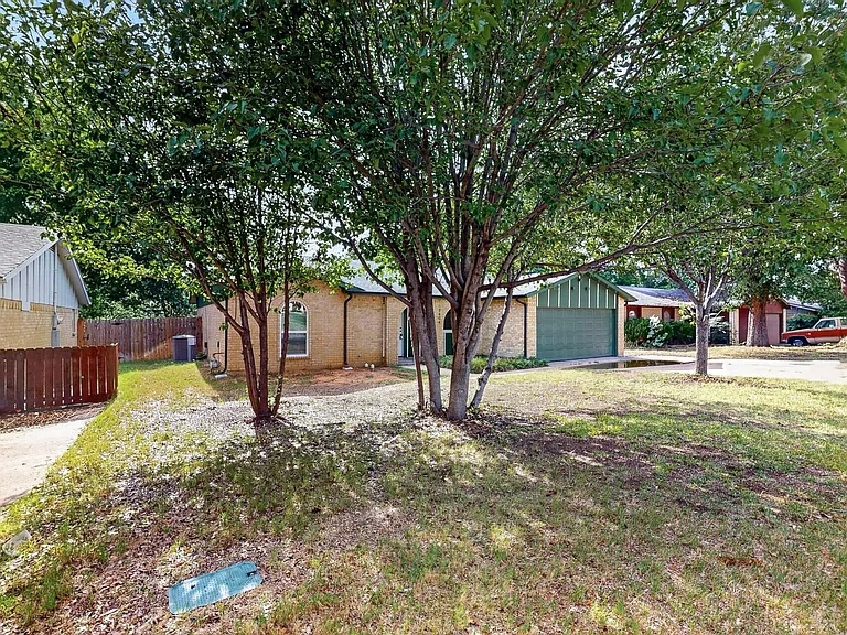 2606 Hilldale Blvd — Photo 3