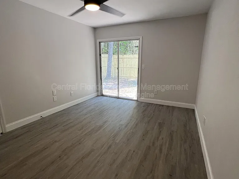 916 Robinhood Ct — Photo 17