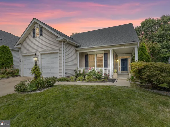 17260 Four Seasons Dr, Dumfries, VA 22025