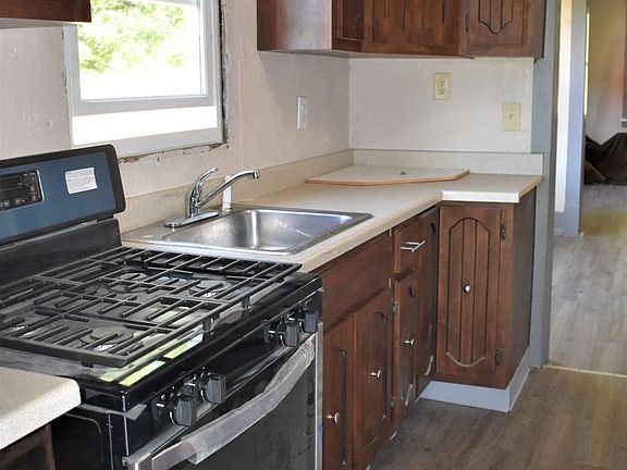 2nd image of 380 McClure Ave