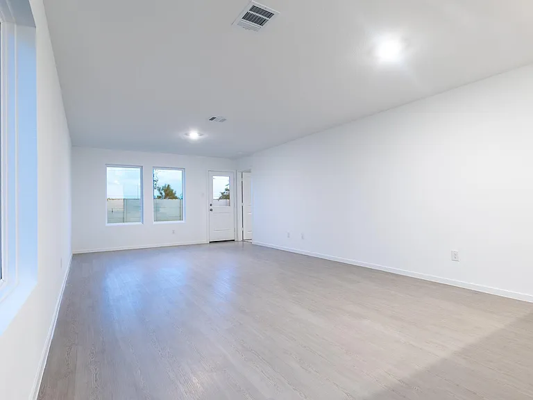 31406 Pratola Serra Cir — Photo 5