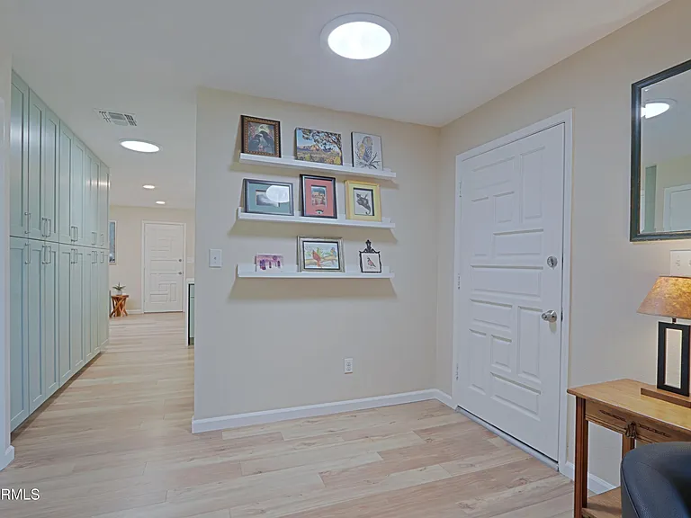 703 E Auburn Dr — Photo 16