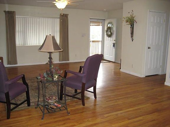 great room to front doo