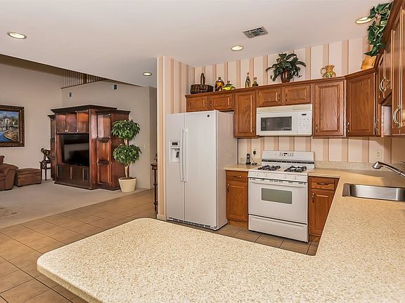 5th image of 662 Verona Dr #662