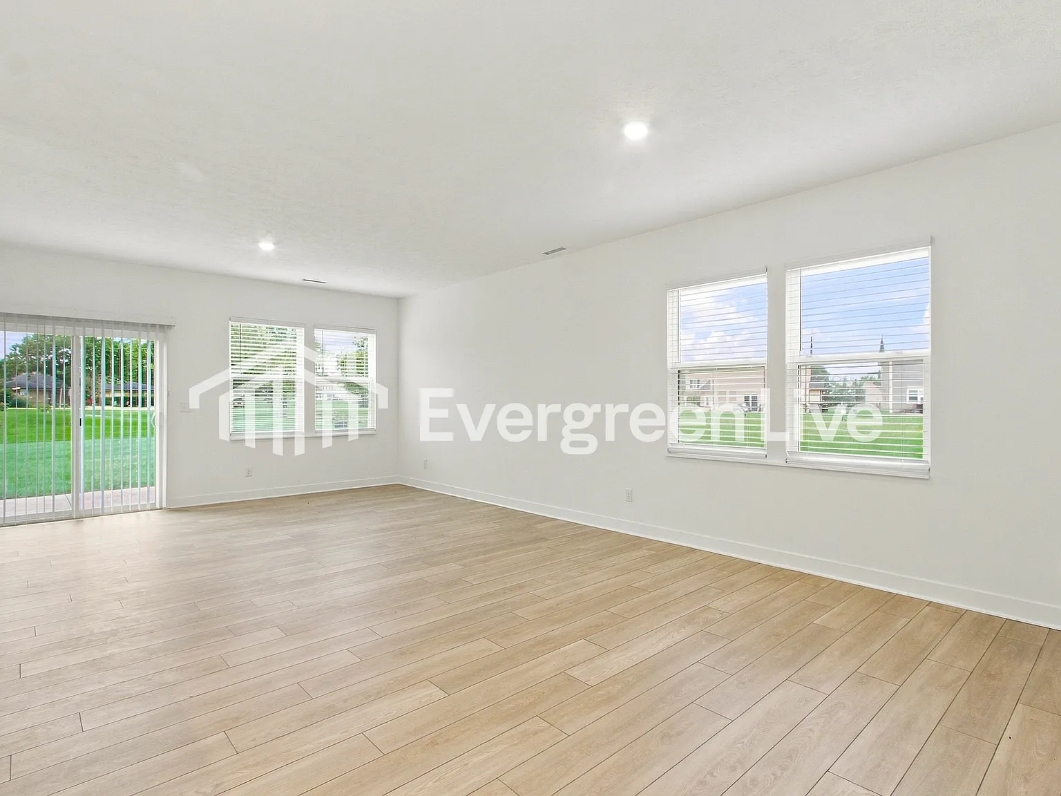 5 bed, 3.0 bath, 2460 sqft, $2,240 — Photo 3