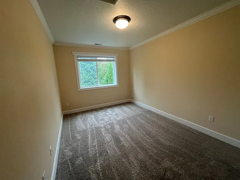 1242 SE Roberts Ave — Photo 8