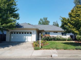 1864 SW Topaz Ln, Grants Pass, OR 97526