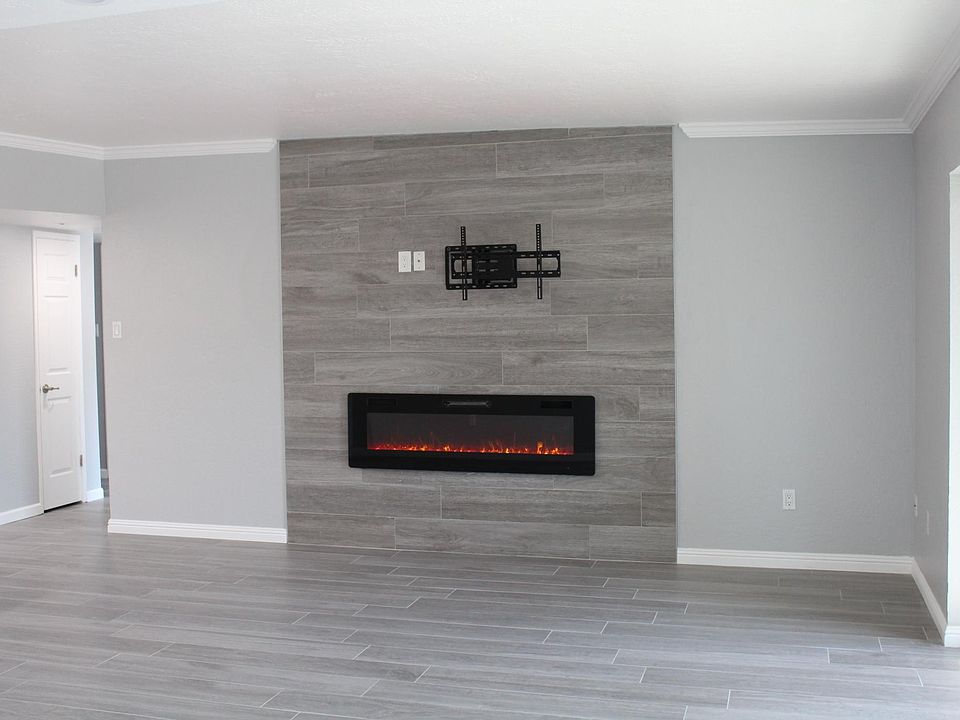 Electric 1500 W Fireplace with Remote