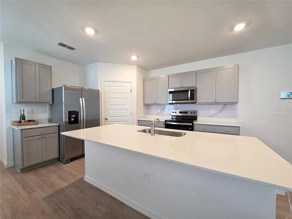 4 bed, 2.0 bath, 1665 sqft, $2,250 — Photo 4