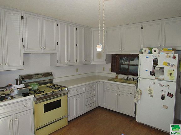 4th image of 3244 Court St