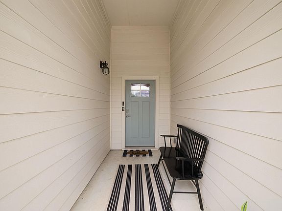 3rd image of 3608 Overlord Ln