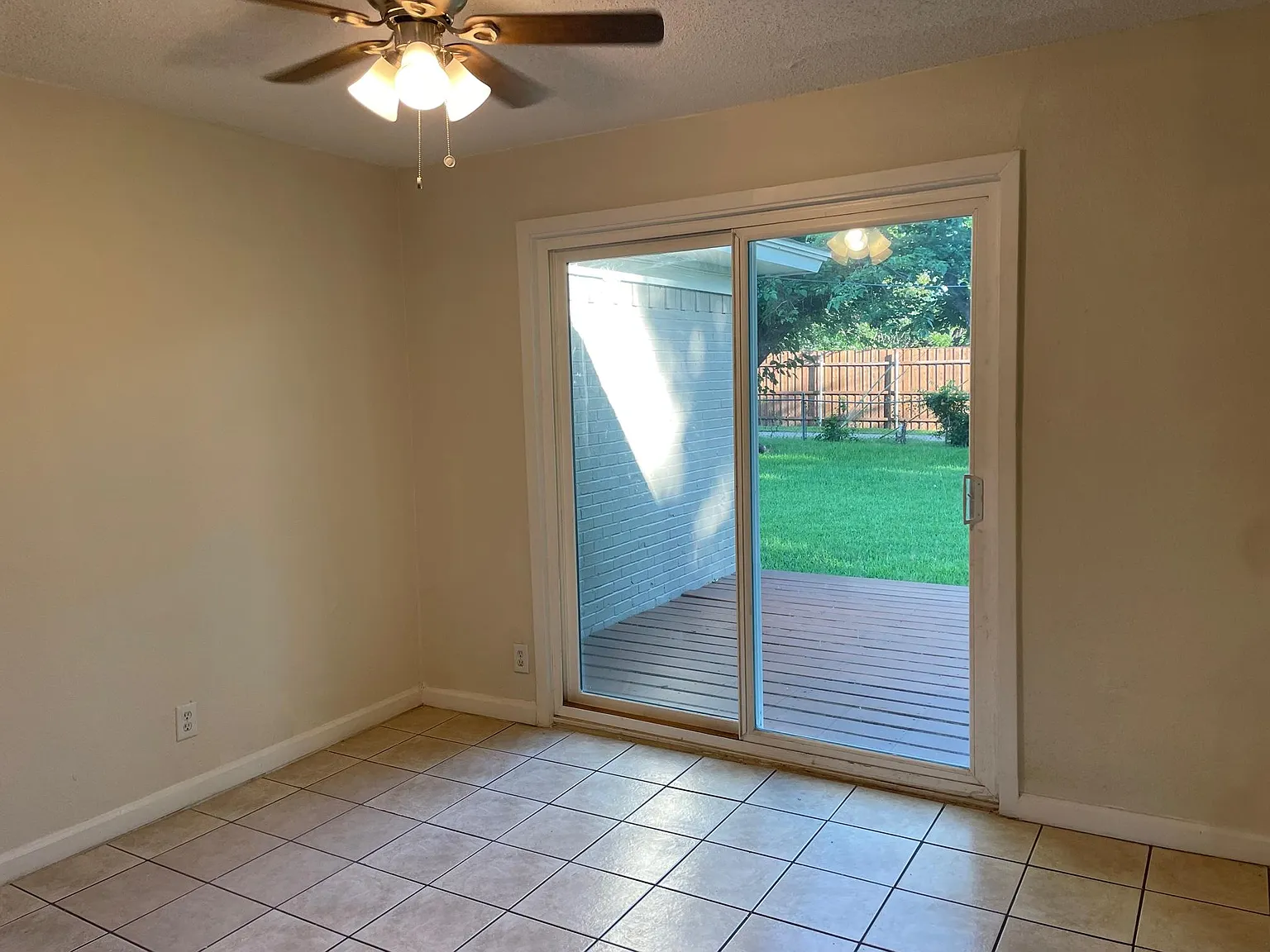102 Roma Dr — Photo 4