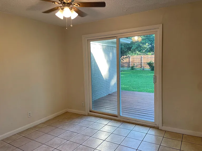 102 Roma Dr — Photo 4