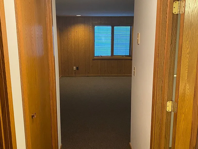 4813 Russell St — Photo 17