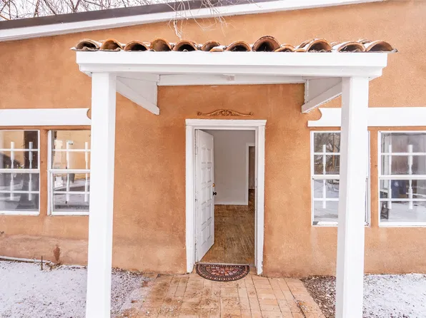 307 Pino Rd, Santa Fe, NM 87505