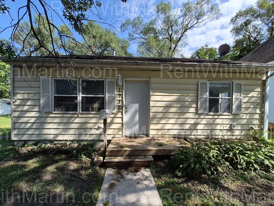 1212 Lincoln St