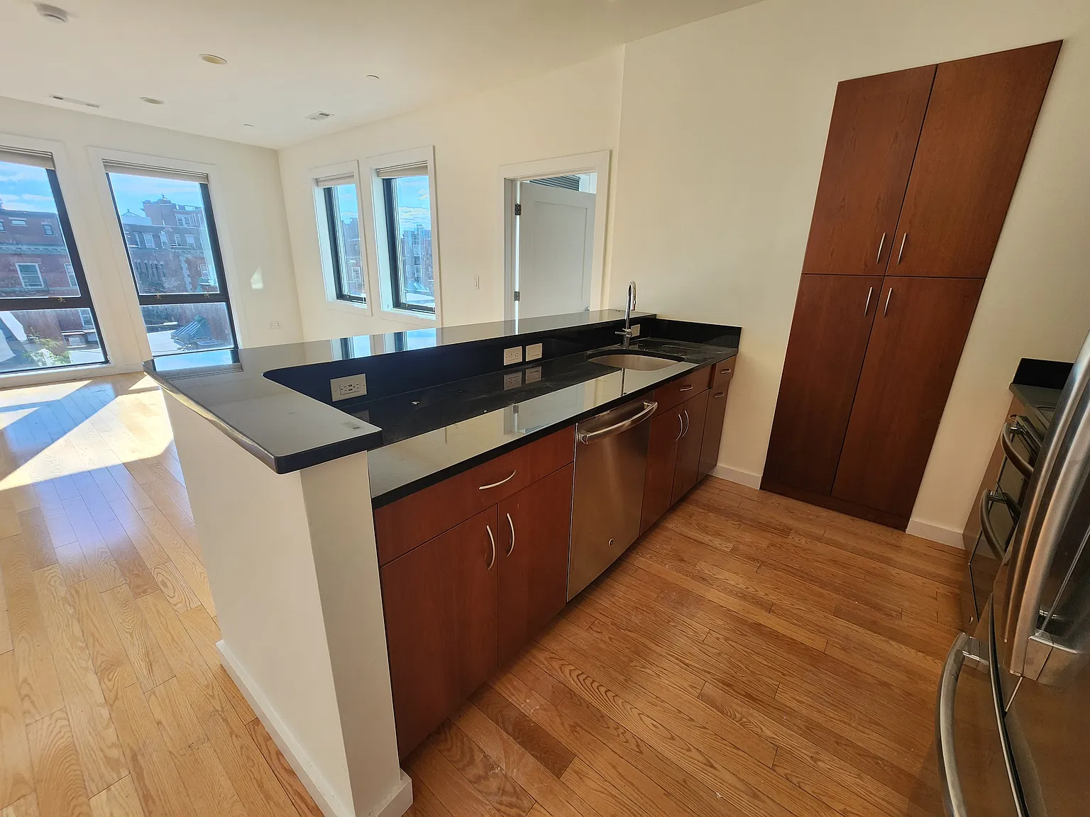 2 bed, 880 sqft, $4,125 — Photo 2
