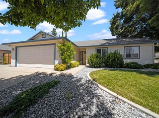 935 Montcrest Dr, Redding, CA 96003