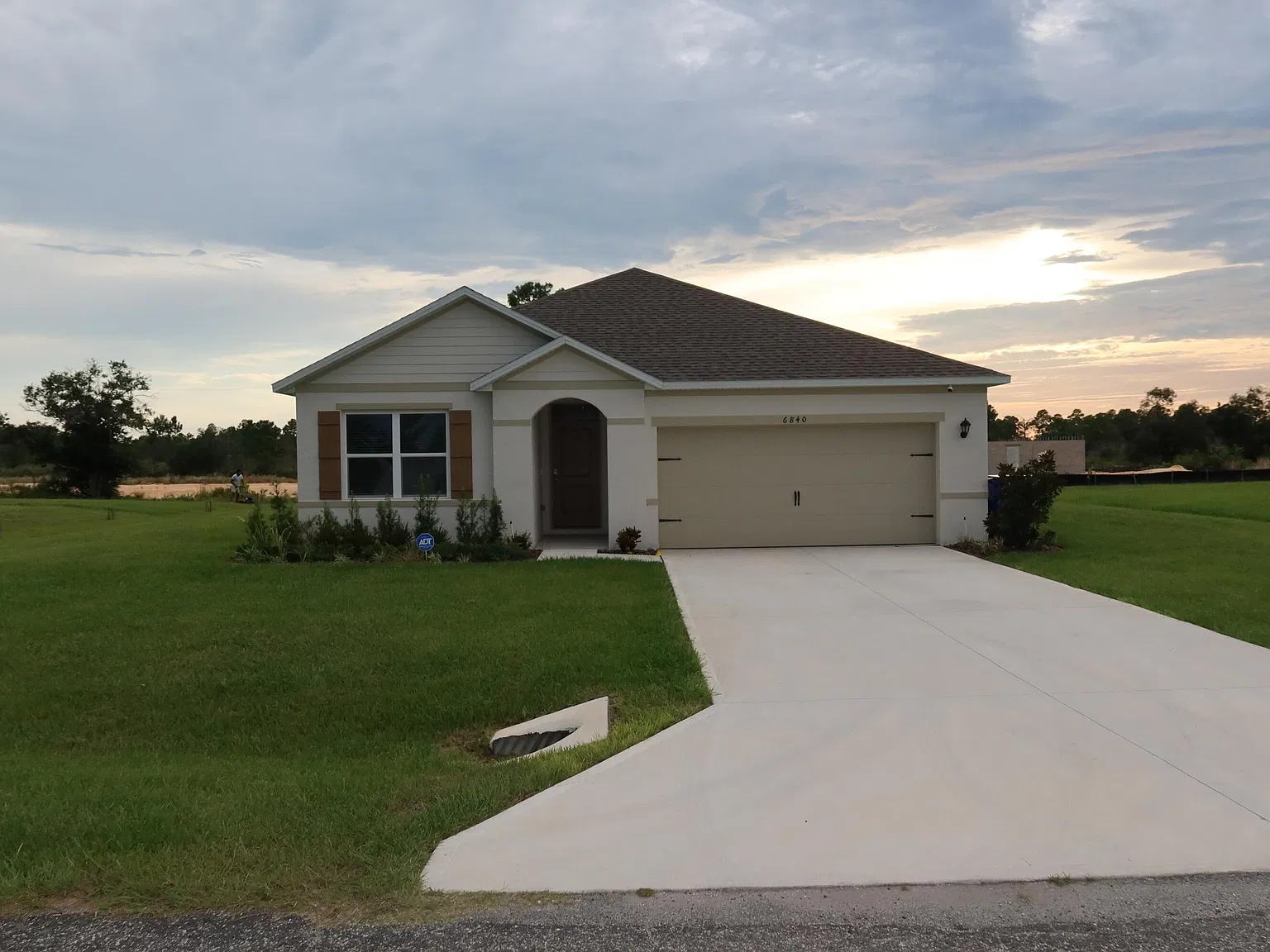 3 bed, 2.0 bath, 1672 sqft, $3,000 — Photo 3