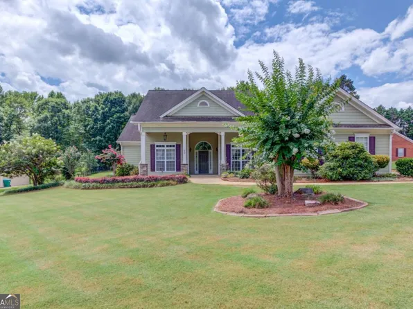42 Dumar Ln, Hoschton, GA 30548