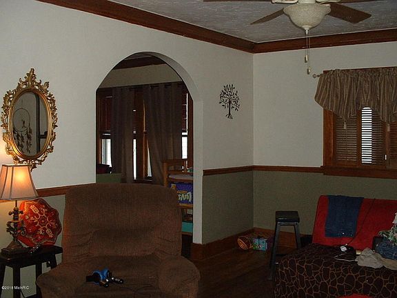 5th image of 1705 Nelson Ave SE
