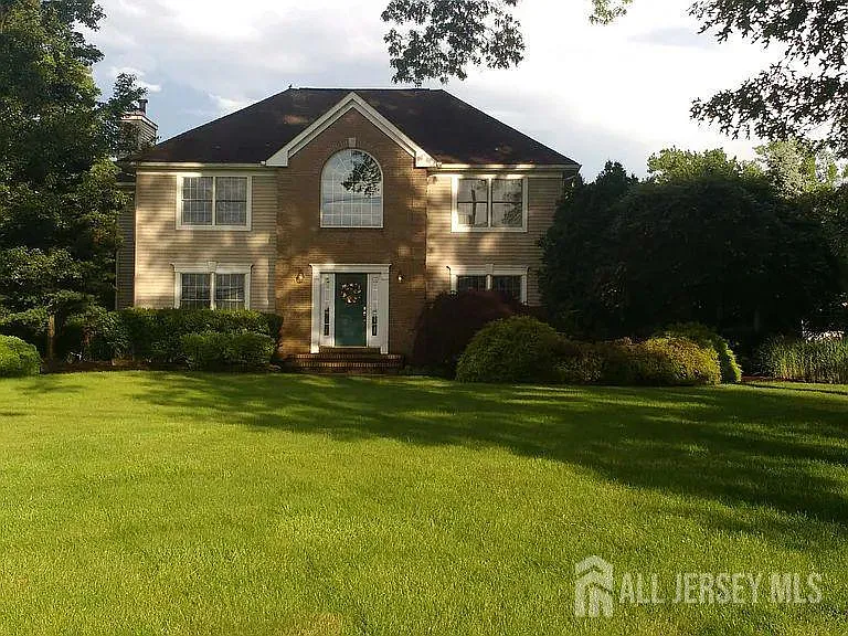 246 Fresh Ponds Rd — Photo 37