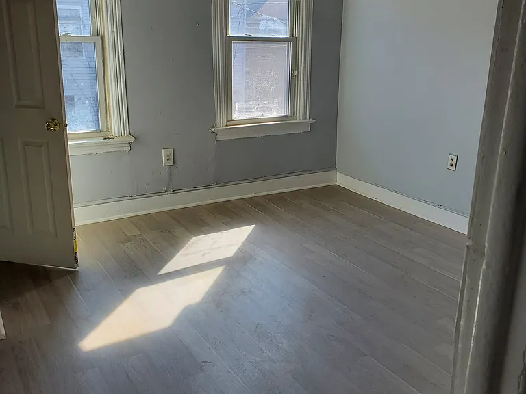 418 Beatty St — Photo 1