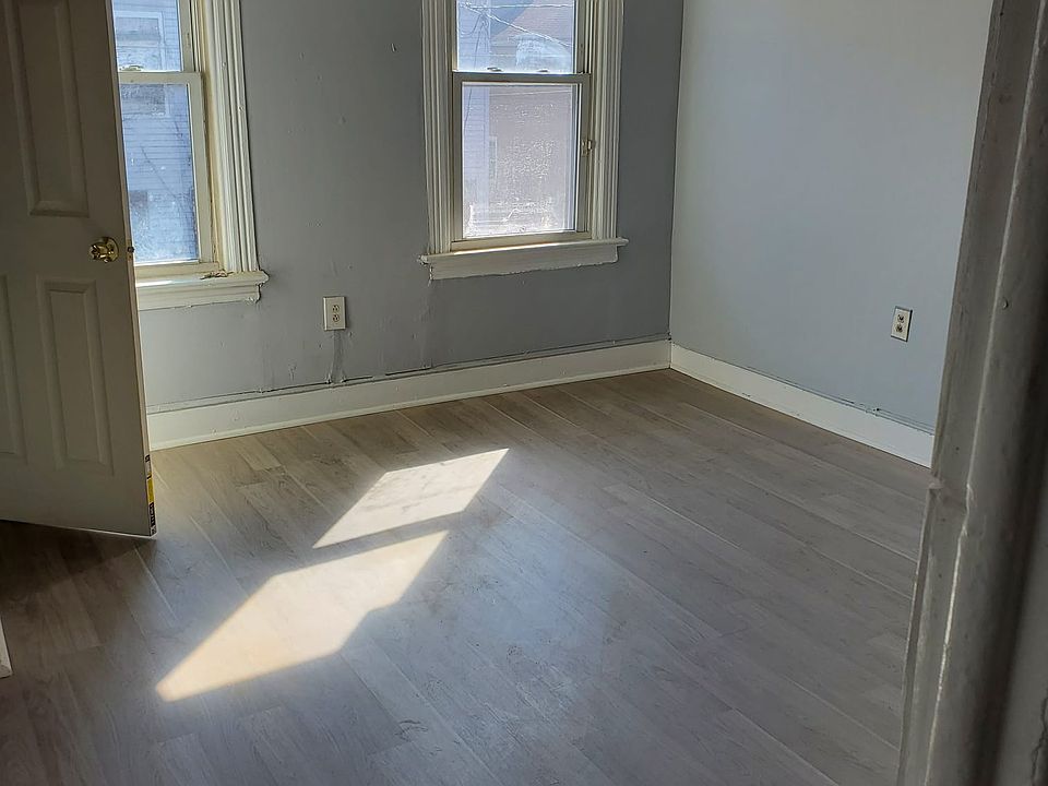 1st image of 418 Beatty St