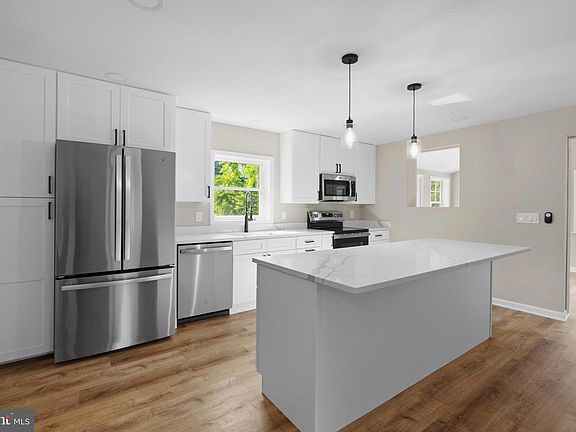 5th image of 459 Forest View Dr