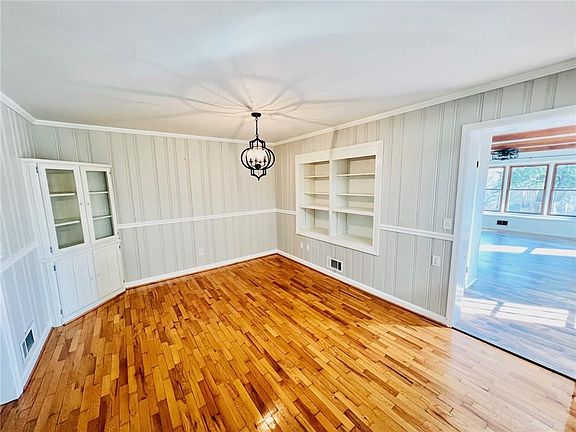 5th image of 945 Jones Mill Rd