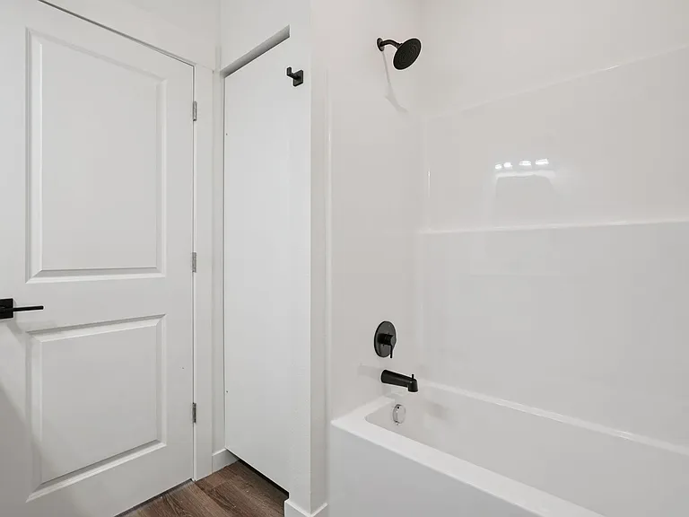 River Park Apartments — Photo 30