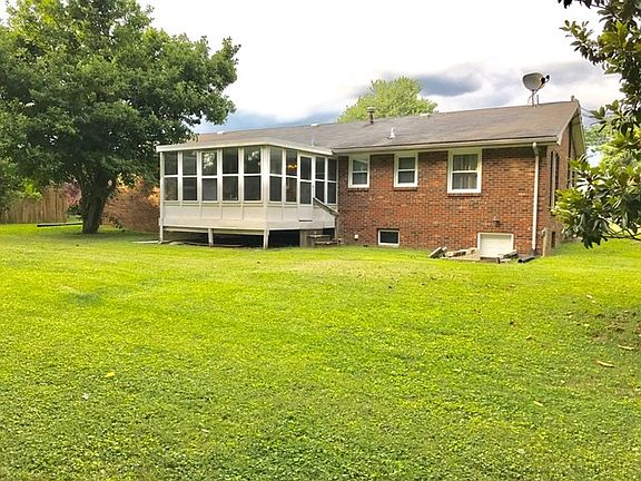 3rd image of 67 Oriole Ln
