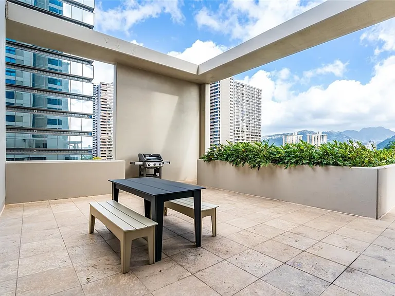 1199 Bishop St #16B — Photo 40