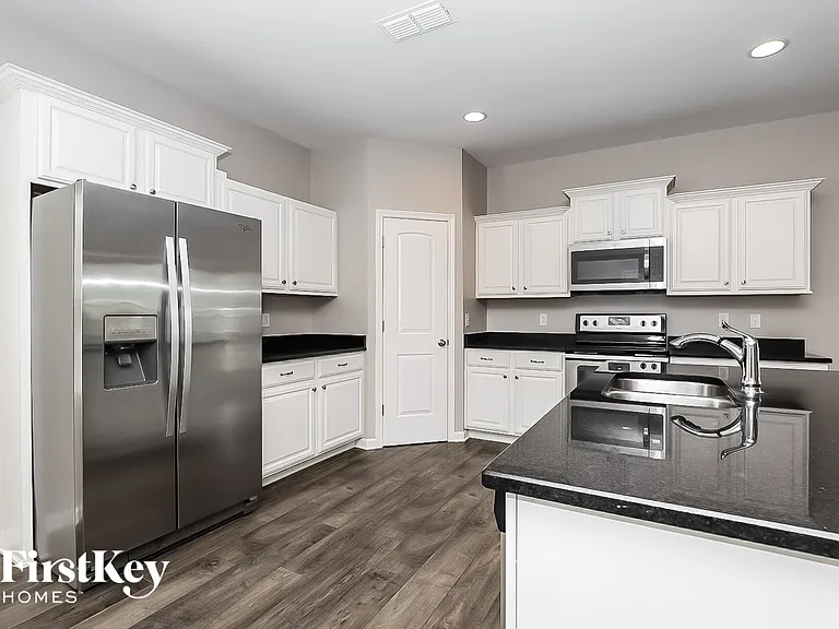 3241 Mapleside Ln — Photo 5