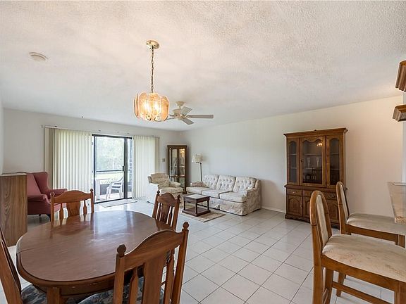Home For Sale In Pelican Pointe