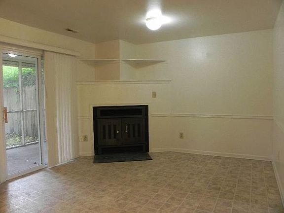 4th image of 620 Fox Creek Ct