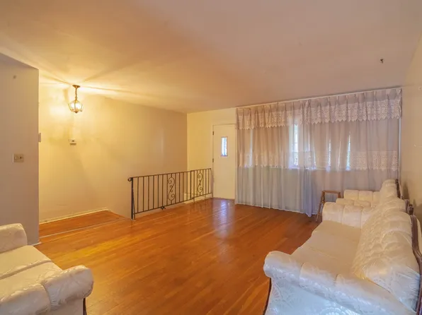 565 East 81st Street image 4 of 22