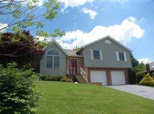 629 Wellington Dr, Greensburg, PA 15601