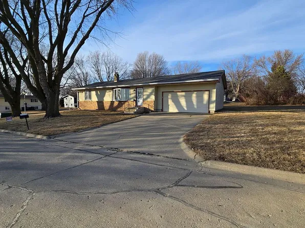 300 Kofmehl Dr, Holstein, IA 51025